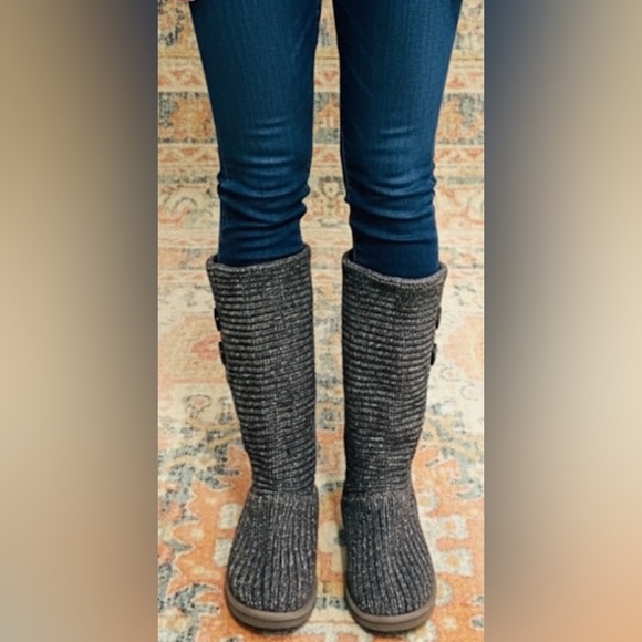 UGG Australia Gray Classic Cardy Ribbed Knit Tall Slip On Wood Button Boots 8 - Picture 1 of 11